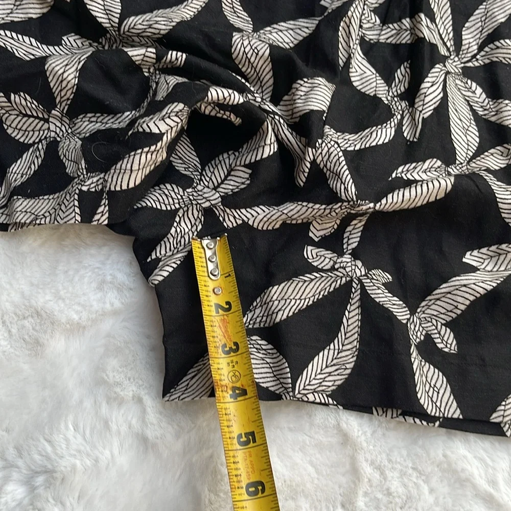 Loft petite pleated shorts in ribbon linen blend - Picture 6 of 7